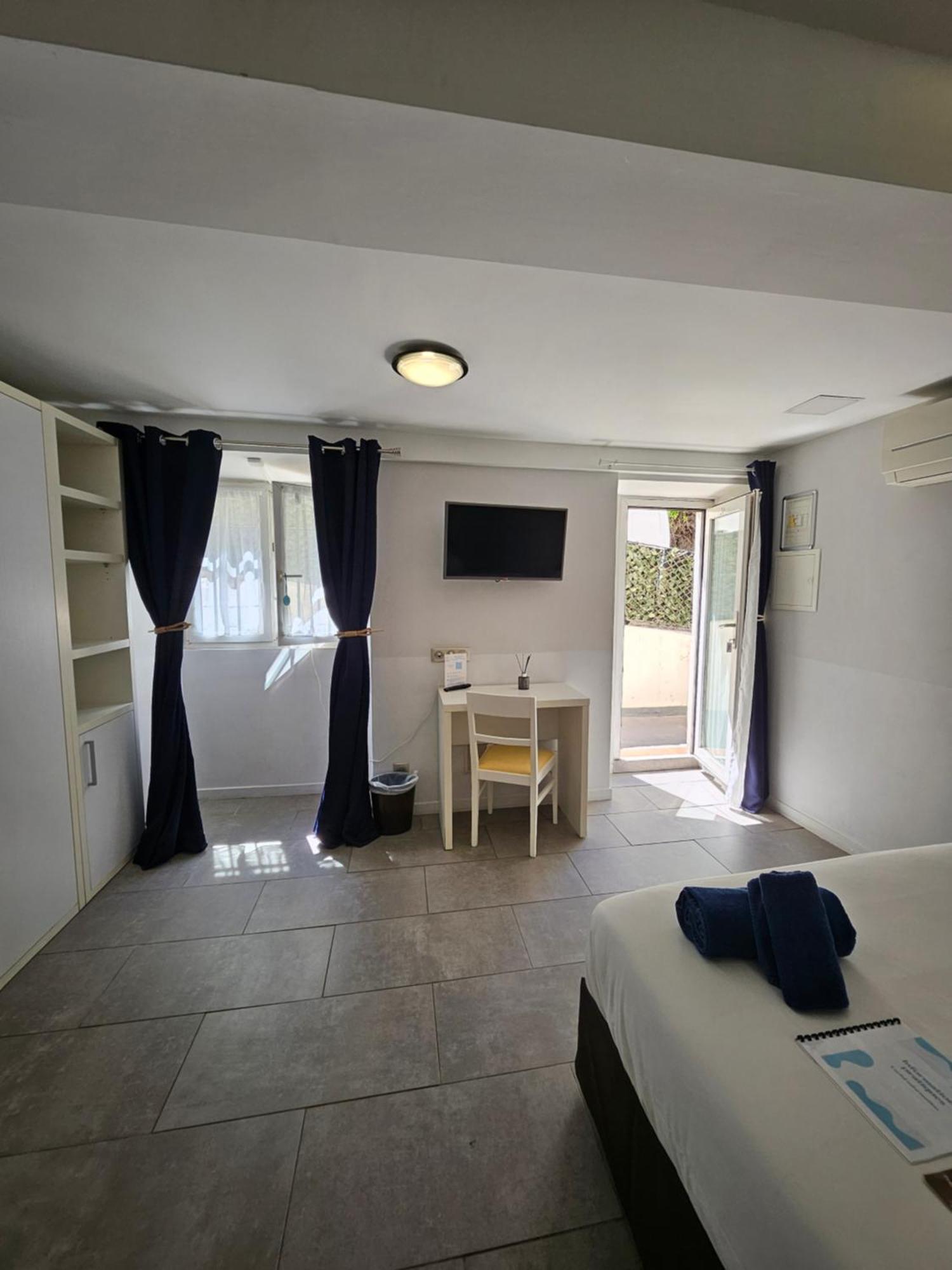 Hotel Flots D'Azur Promenade Des Anglais Nice Room photo